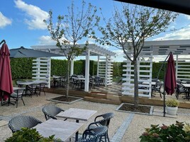 Se sirven desayunos, almuerzos, cenas y cocina francesa 