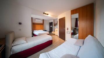 Family Room | In-room safe, desk, blackout curtains, soundproofing