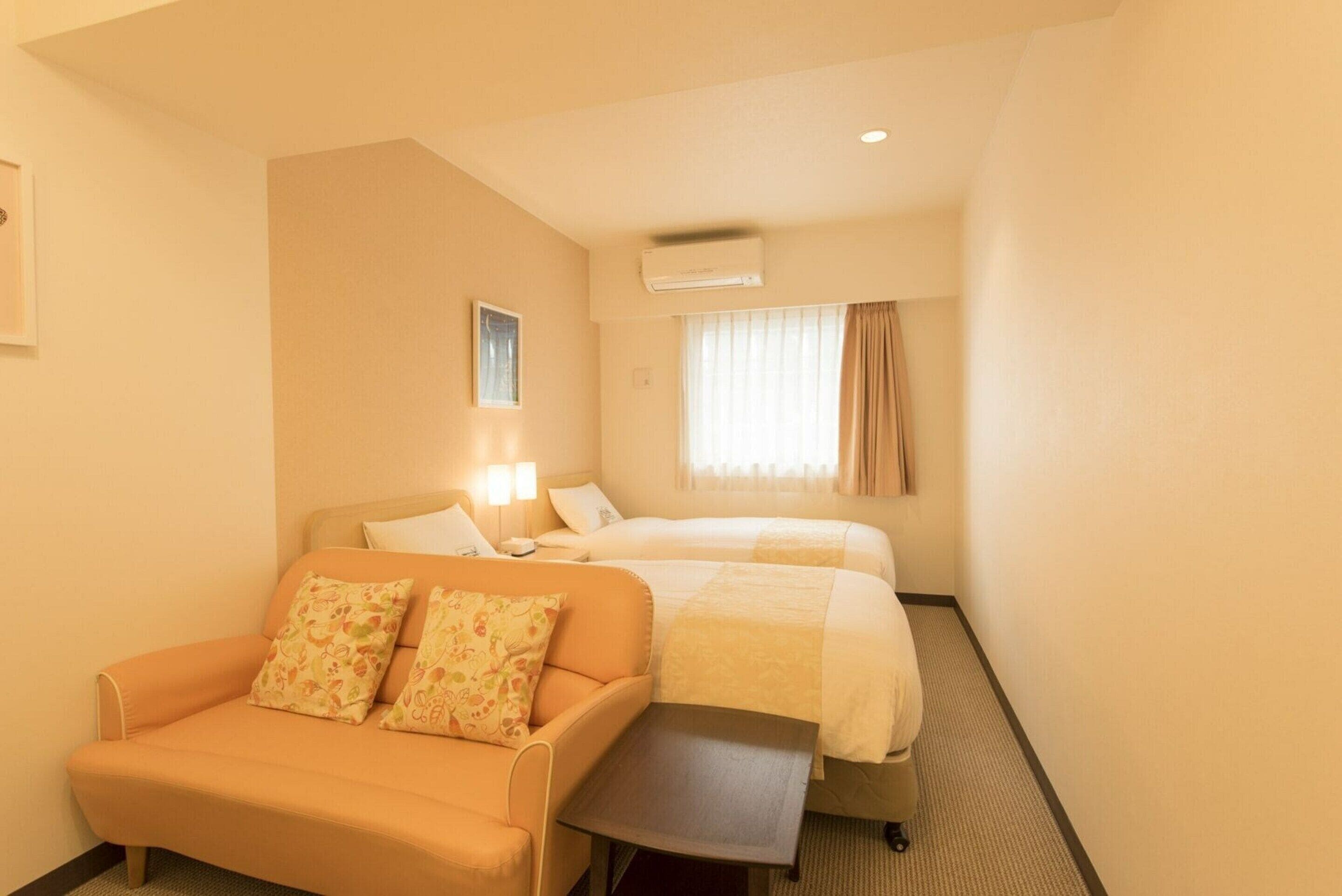 twin room, 2 single beds, non smoking | 1 bedroom, desk, blackout curtains, soundproofing