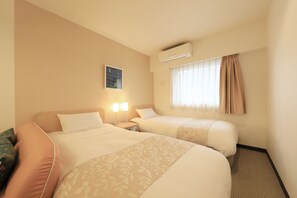 Habitación con 2 camas individuales, para no fumadores | Escritorio, cortinas blackout y insonorización