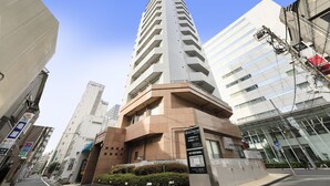 A modern hotel with a unique angular design, multiple floors, and a prominent entrance. - Hotel Famy Inn Kinshicho (Tokyo)
