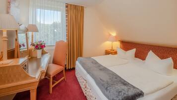 Junior-Suite | Hochwertige Bettwaren, Schreibtisch, kostenloses WLAN