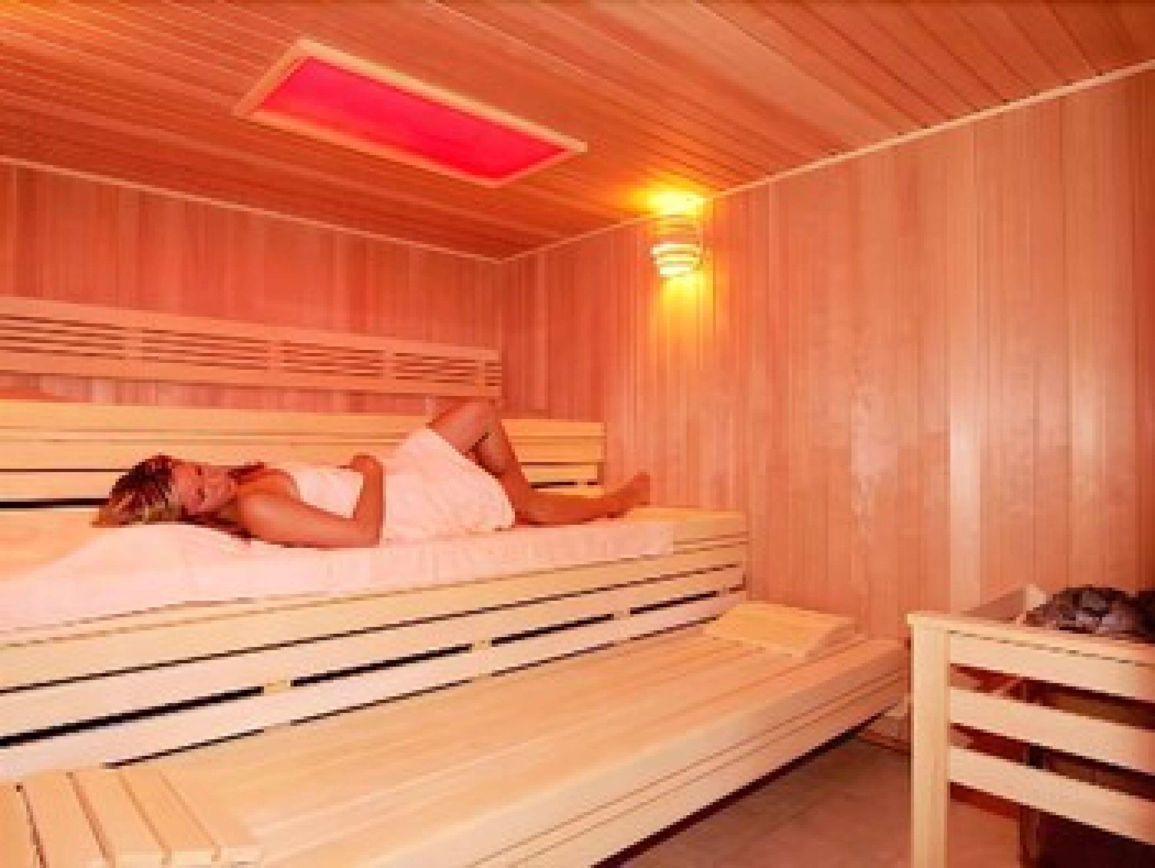 sauna, hot tub, body treatments, body wraps, body scrubs