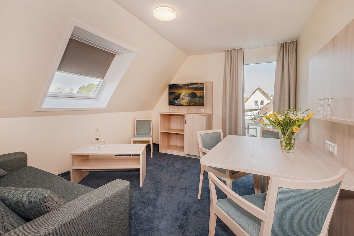 family room | premium bedding, desk, free wifi