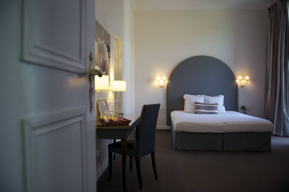 Comfort Double Room Single Use | Premium bedding, minibar, in-room safe, desk