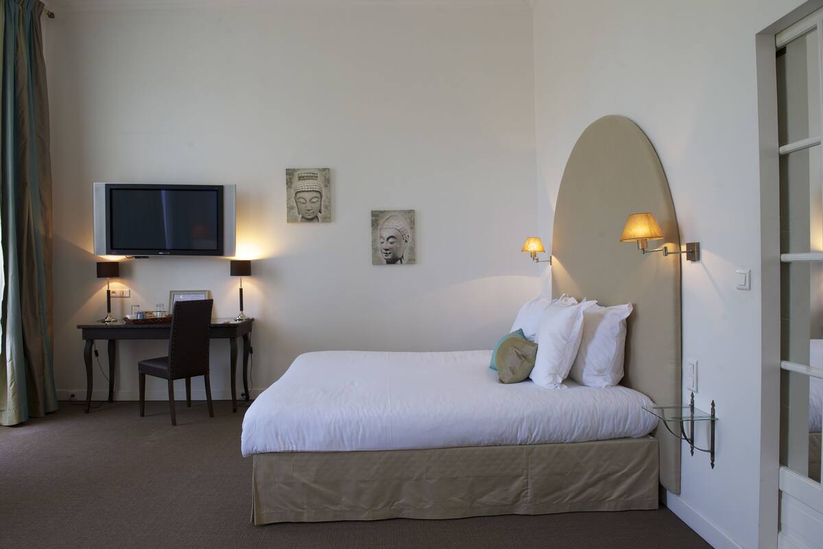 Comfort Double Room Single Use | Premium bedding, minibar, in-room safe, desk