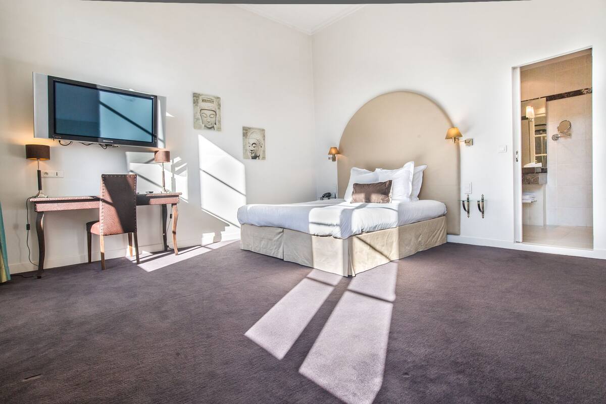 Comfort Double Room | Premium bedding, minibar, in-room safe, desk