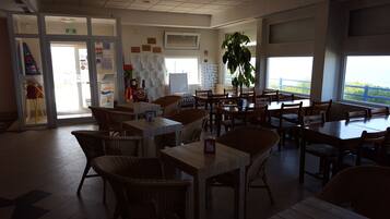 Café da manhã continental todos os dias (EUR 7 por pessoa)