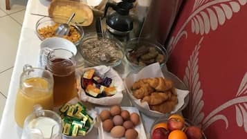 Breakfast and dinner served