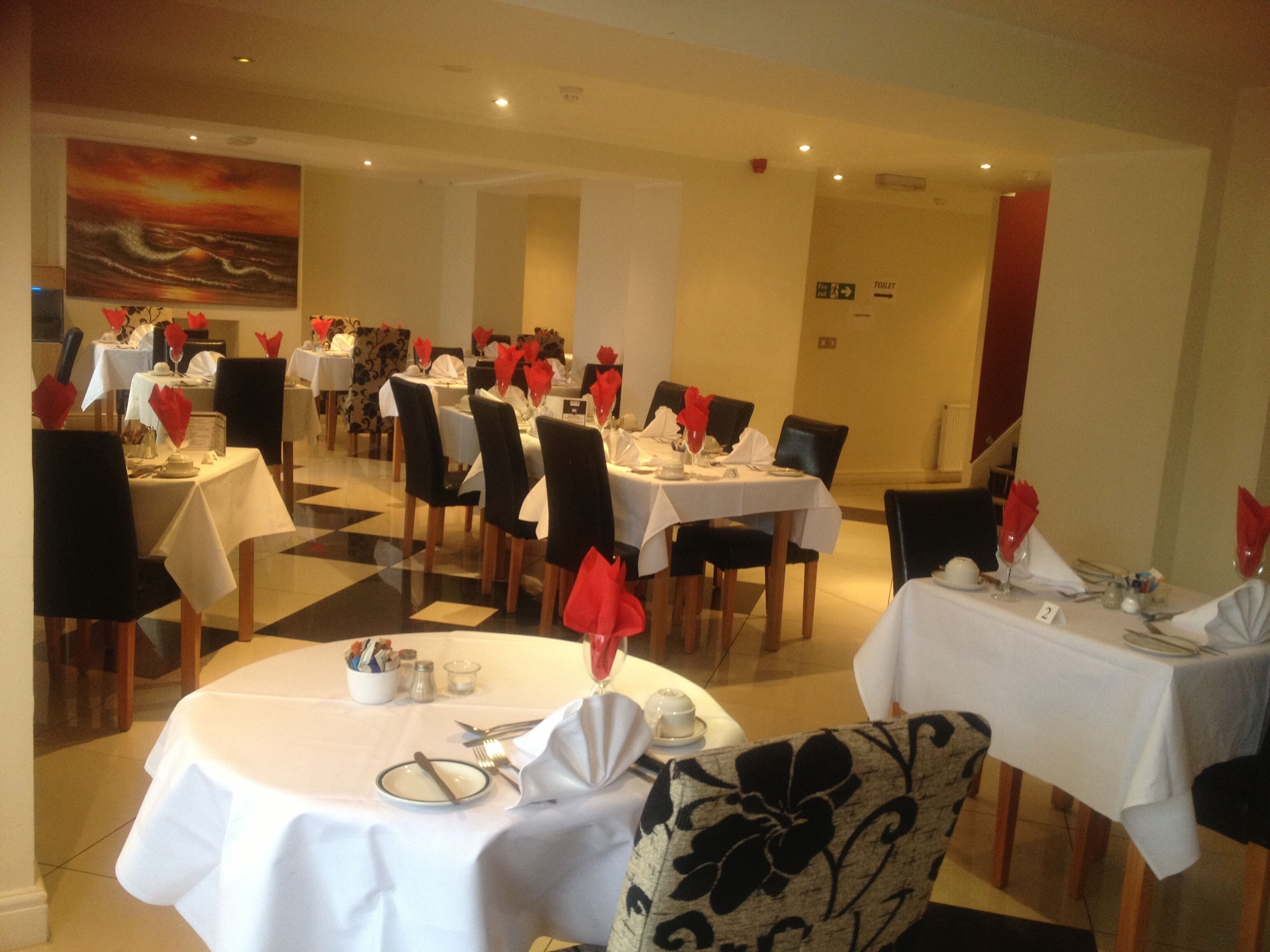 供應早餐及晚餐