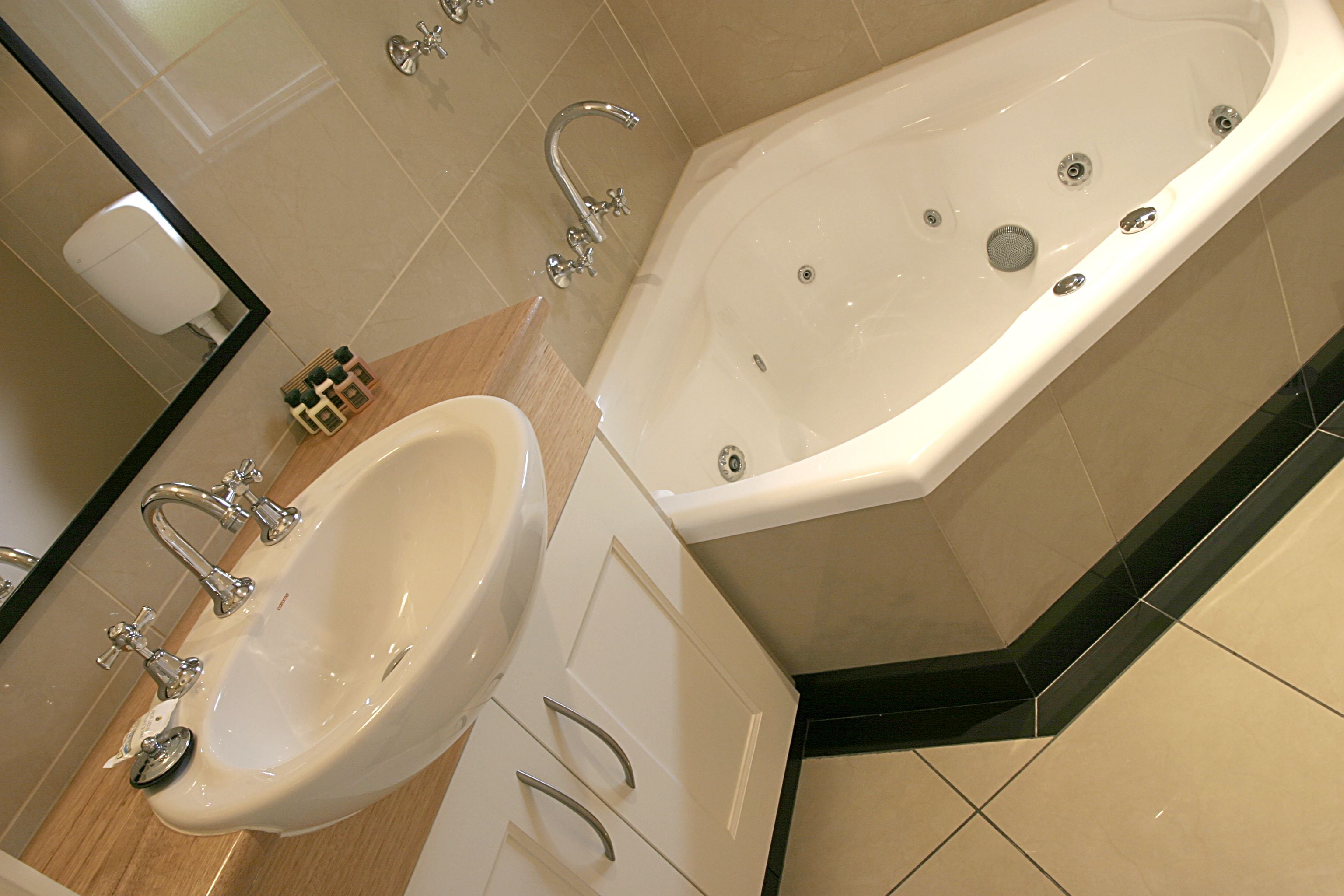 Graham Apartments — image 8