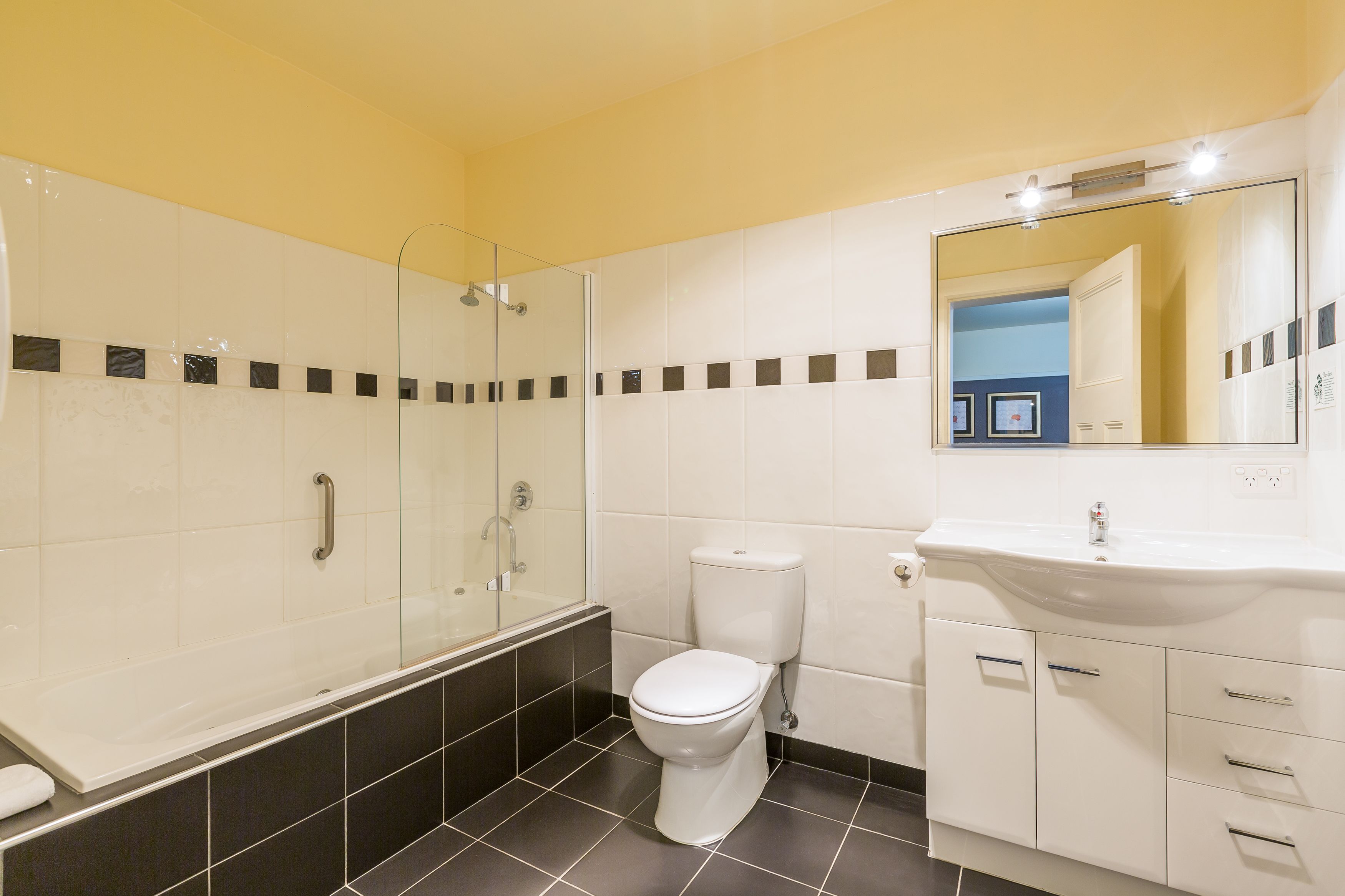 Graham Apartments — image 15