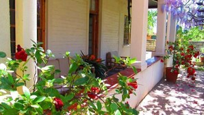 Porch - Top House Bed & Breakfast (Mantsopa)