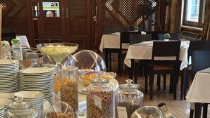 فطور  أوروبي مجانًا يوميًا