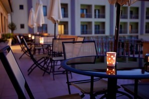 Outdoor dining - SJ Hotel (Tondela)