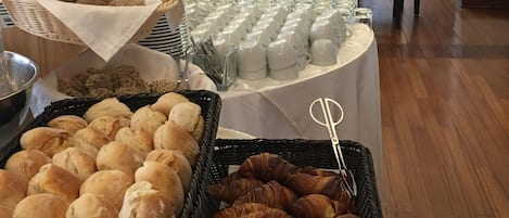 Desayuno continental incluido todos los días