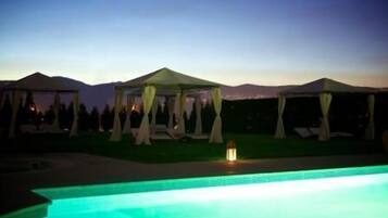 Außenpool, Liegestühle