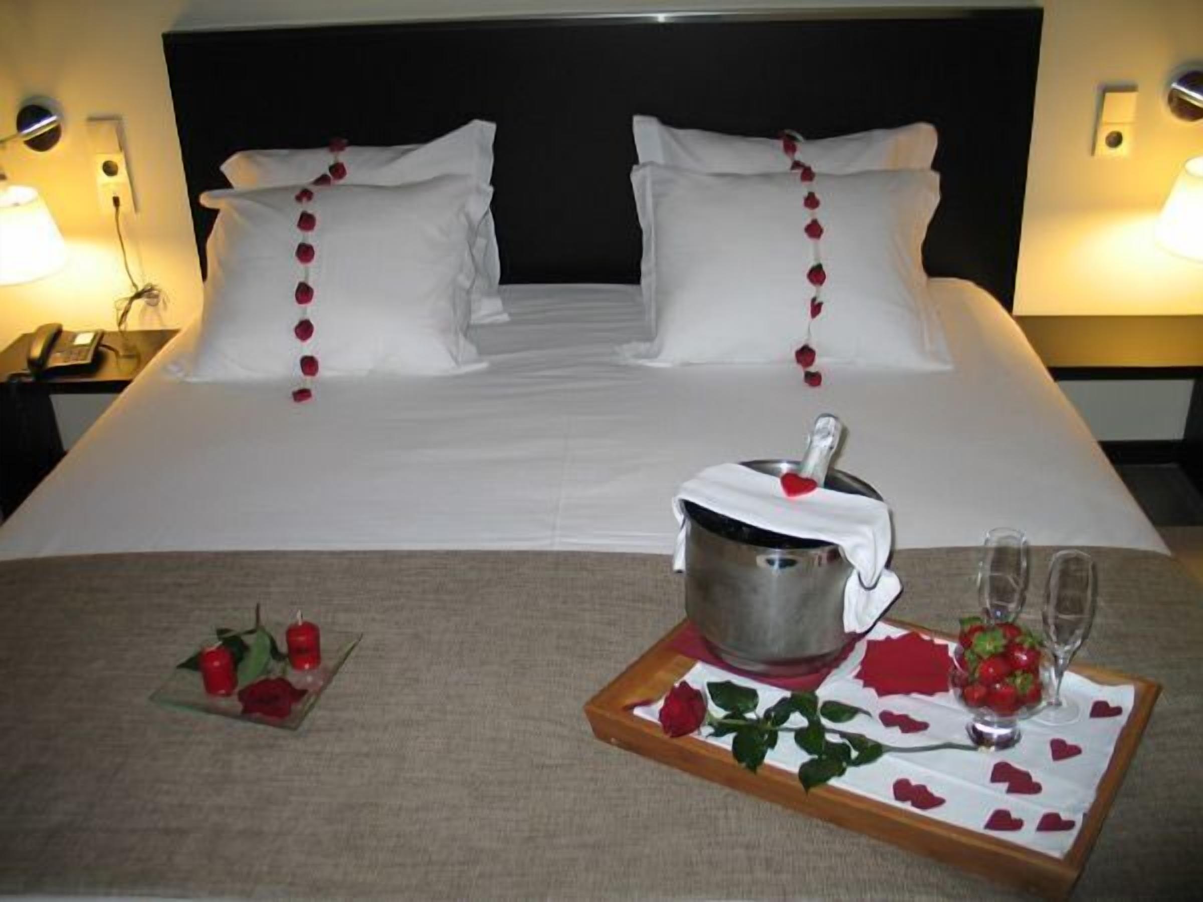 minibar, in-room safe, iron/ironing board, free cots/infant beds