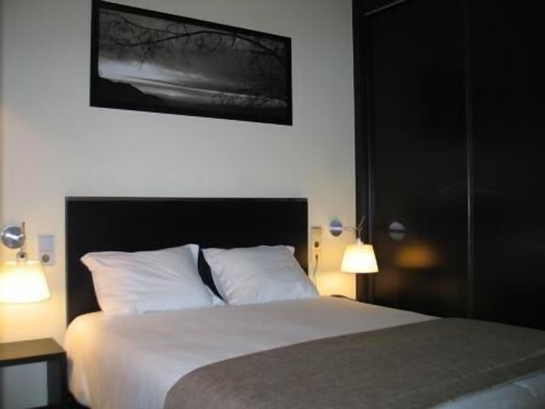 minibar, in-room safe, iron/ironing board, free cots/infant beds