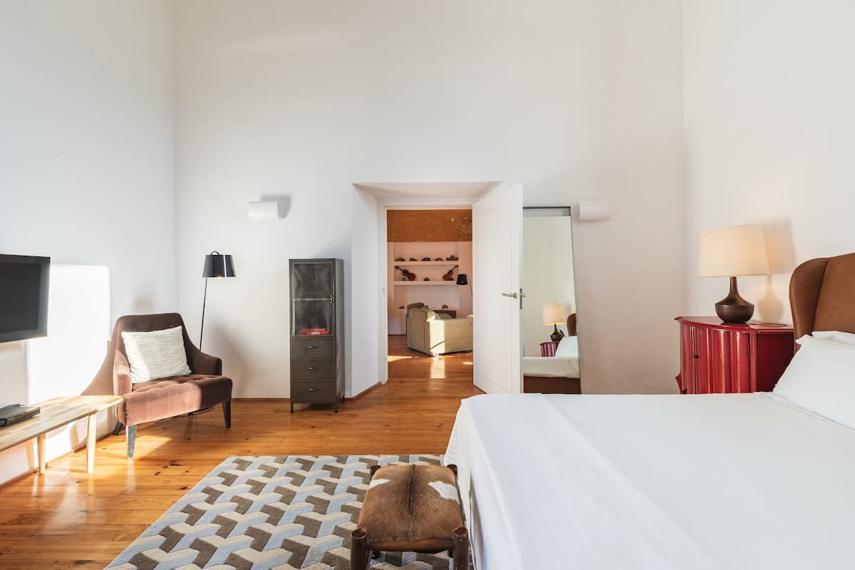 Premium bedding, minibar, individually decorated, individually furnished