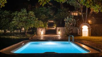 2 piscinas externas, guarda-sóis, espreguiçadeiras
