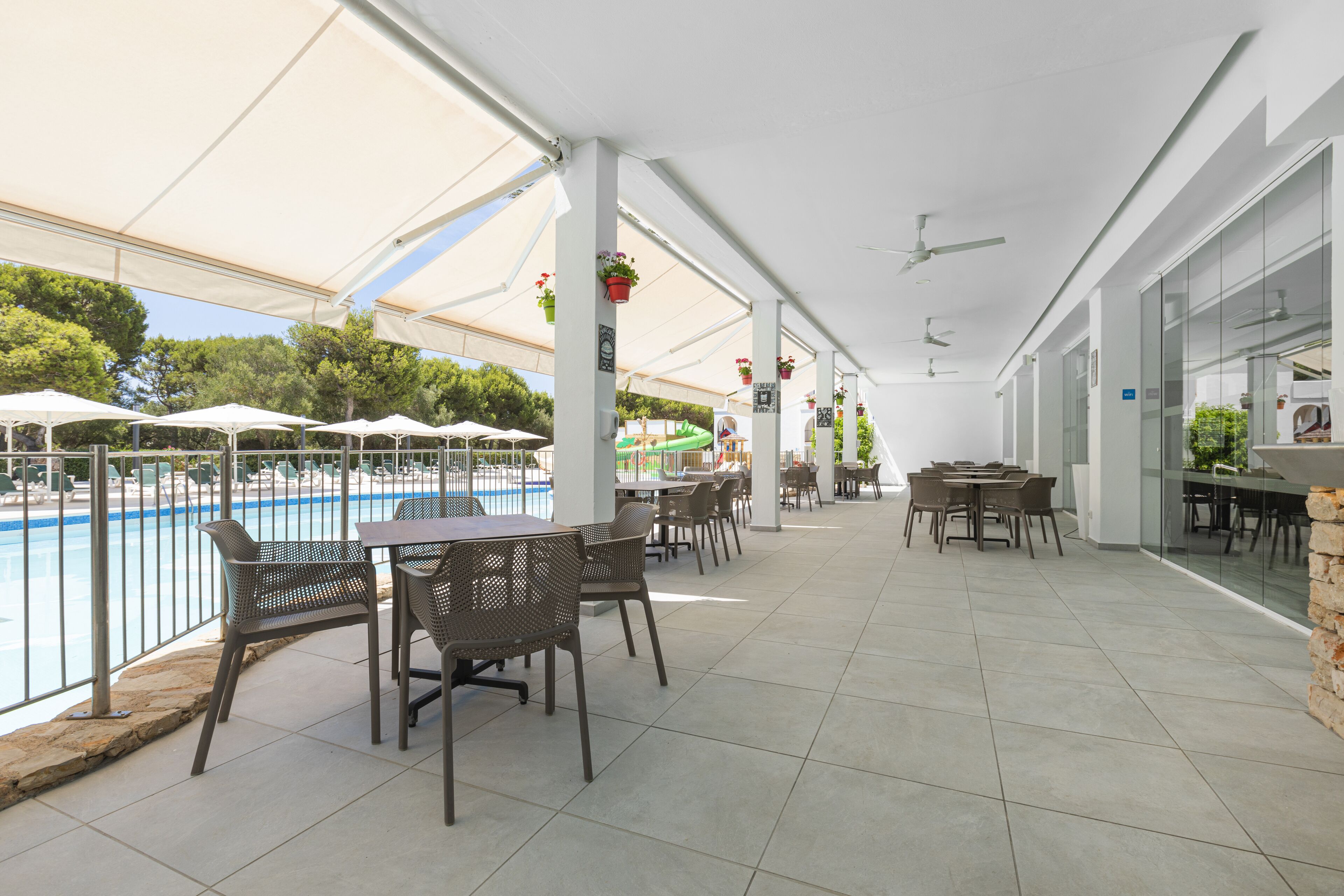 Bar accanto alla piscina