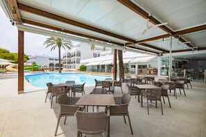 Poolside bar -  Hotel Cala d'or Playa (Santanyi)
