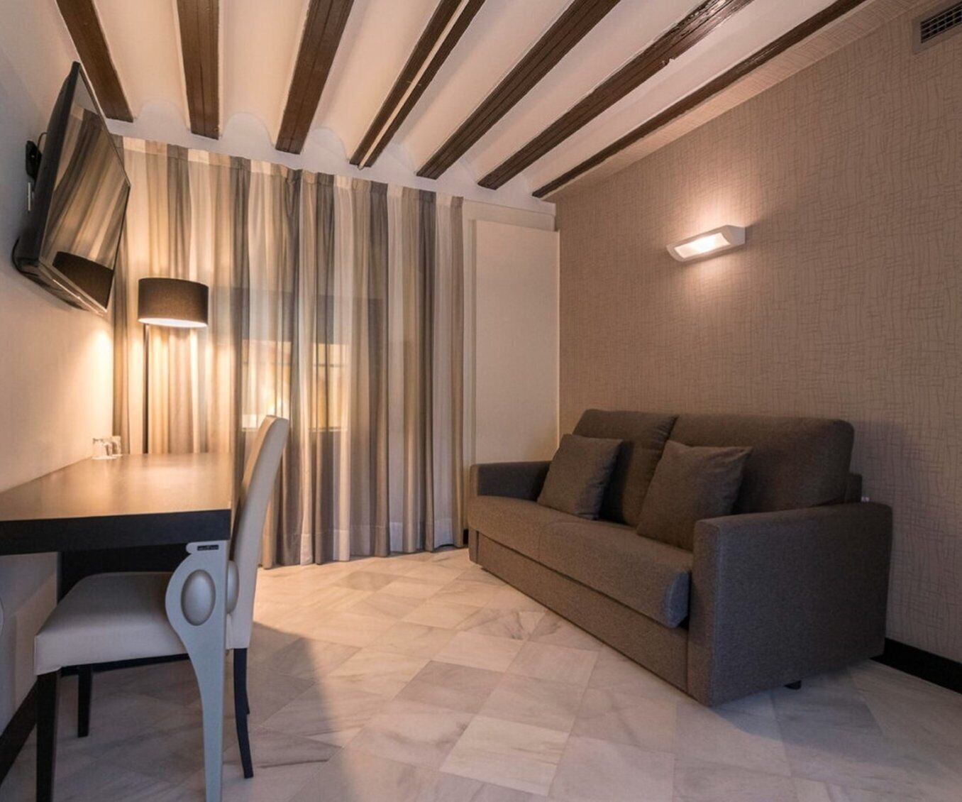 deluxe room | minibar, in-room safe, individually decorated, desk