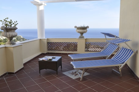 Superior Double or Twin Room, Sea View | Terrace/patio. Esperia
