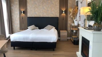 Suite | In-room safe, desk, blackout drapes, iron/ironing board