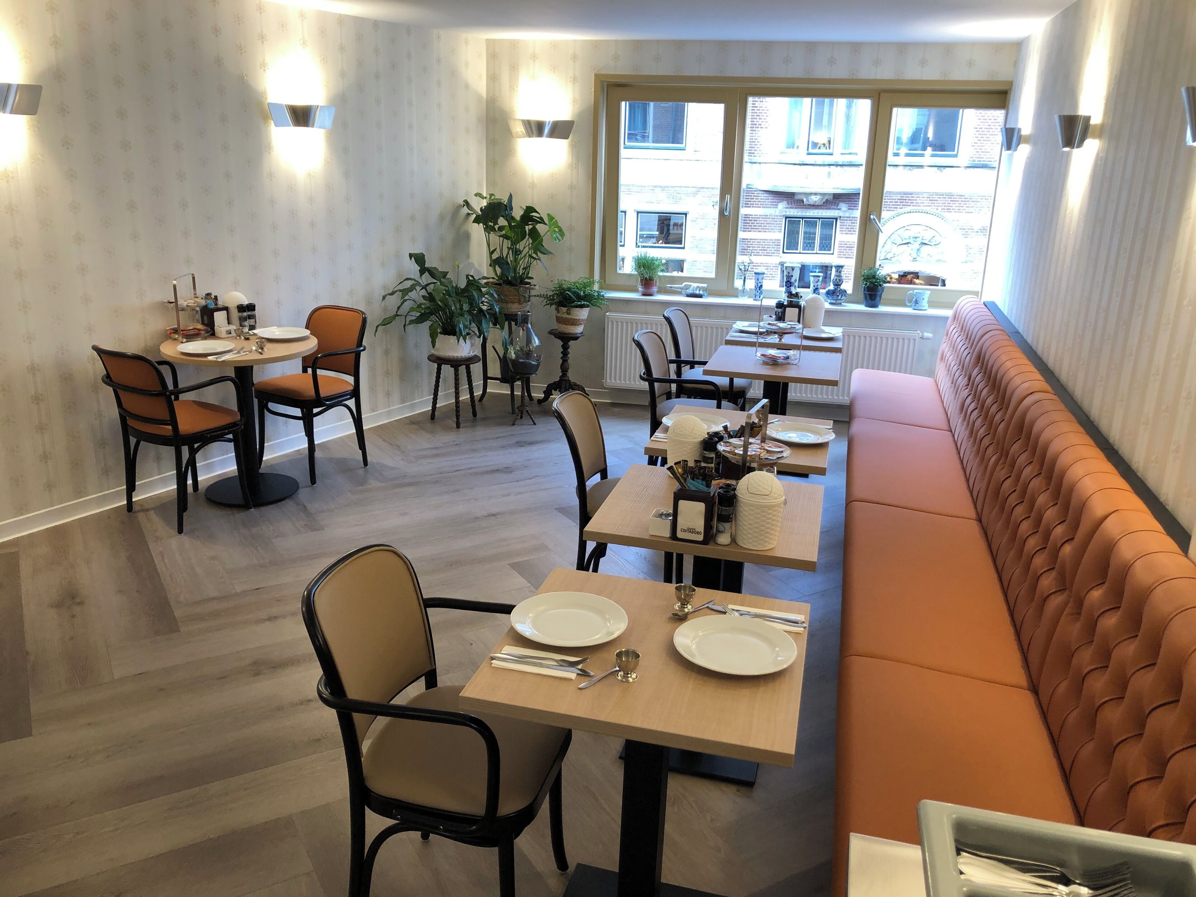 Dagelijks uitgebreid ontbijt (EUR 15.50 per persoon)