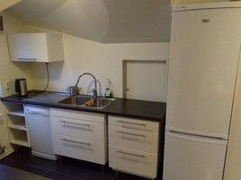 Cobertura lua de mel, vista para o mar | Cozinha privada | Geladeira grande, micro-ondas, fogão, cooktop