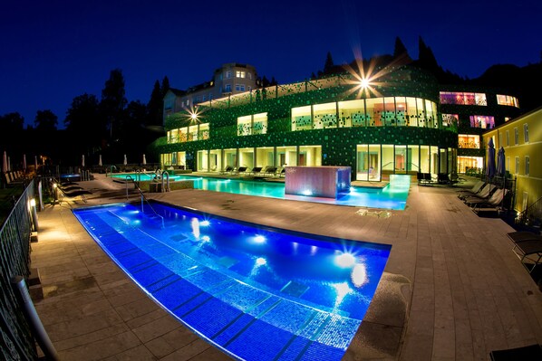 Indoor pool, outdoor pool, pool umbrellas - Zdraviliski Dvor (RIMSKE TOPLICE)