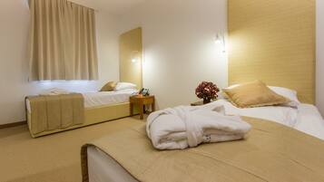 In-room safe, desk, free WiFi