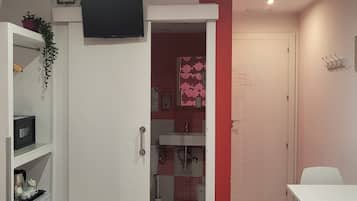 Habitación estándar con 2 camas individuales, baño privado | Sistema de insonorización y wifi gratis