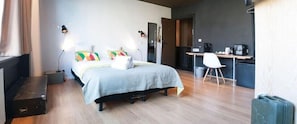 Economy Double Room | Hypo-allergenic bedding, individually furnished, desk, free WiFi - Hotel O Ieper (Ypres)