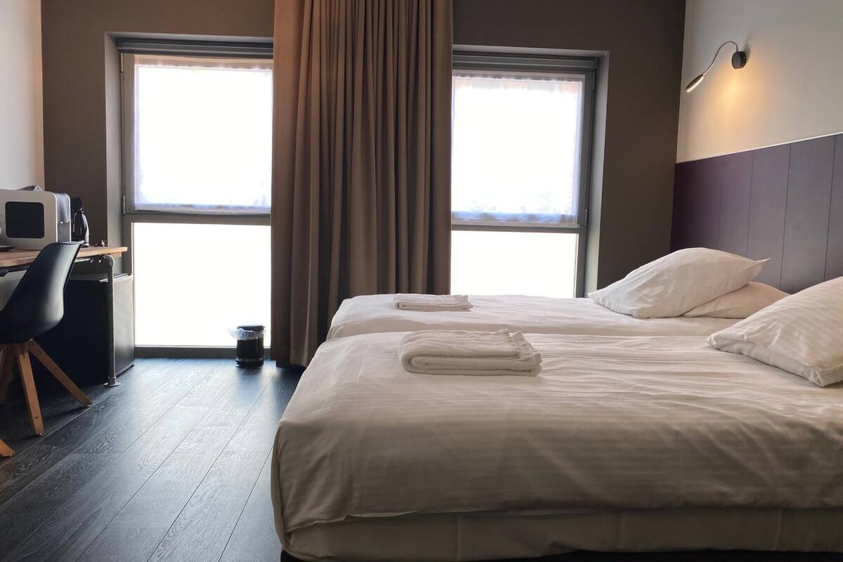 hypo-allergenic bedding, in-room safe, individually furnished, desk