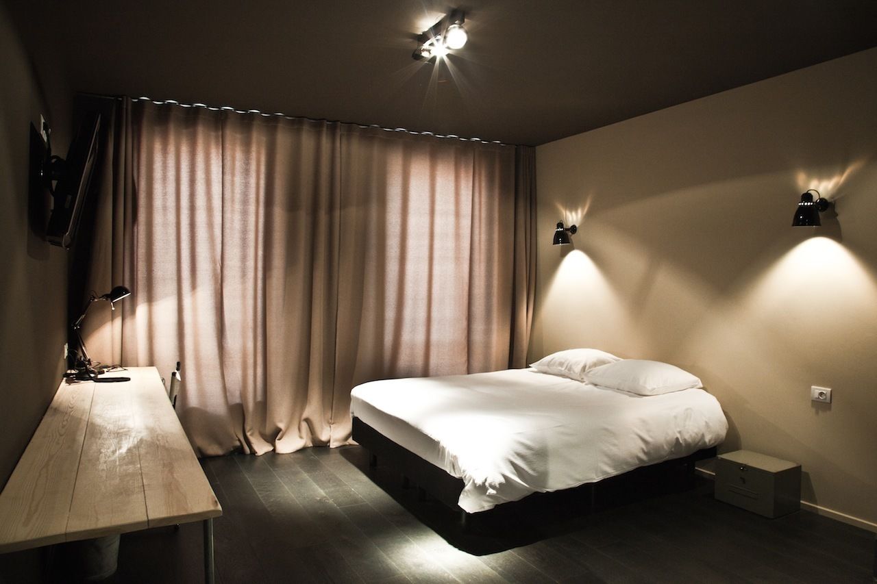 hypo-allergenic bedding, in-room safe, individually furnished, desk