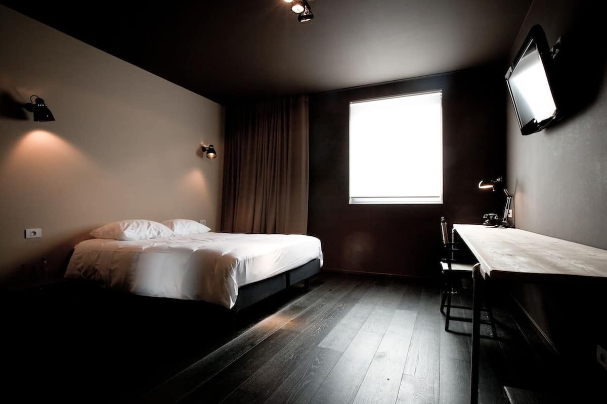 hypo-allergenic bedding, in-room safe, individually furnished, desk