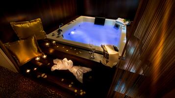 Suite, Jetted Tub | Jetted tub
