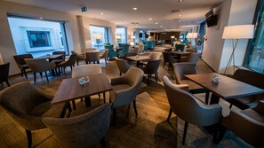 Lobby-lounge