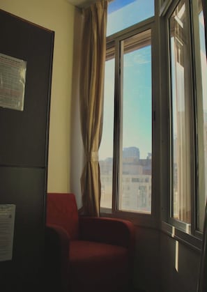 واي فاي مجانًا وملاءات أسرّة
