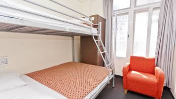 Standard Room, 1 Bedroom, Shared Bathroom (Private Double with Shared Bathroom ) | Wi-fi percuma, cadar katil