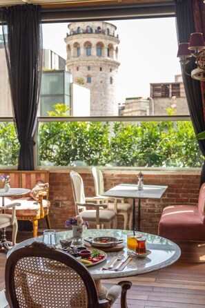 Food court - Meroddi Pera Flats (Istanbul)