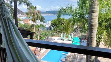 Quarto quádruplo premier, vista para o mar | Roupas de cama premium, frigobar, Wi-Fi de cortesia, roupa de cama