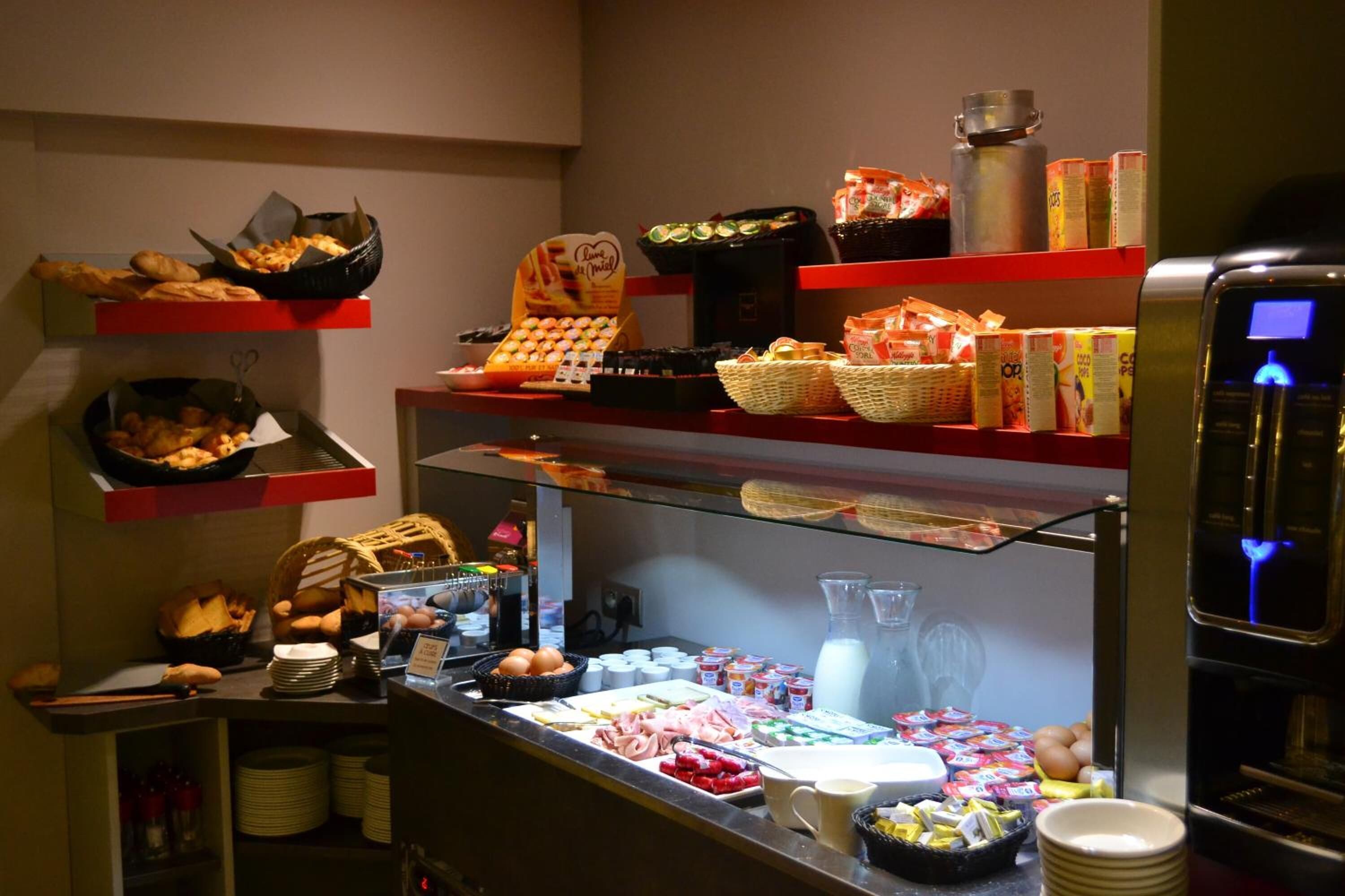 breakfast, lunch, dinner served; regional cuisine