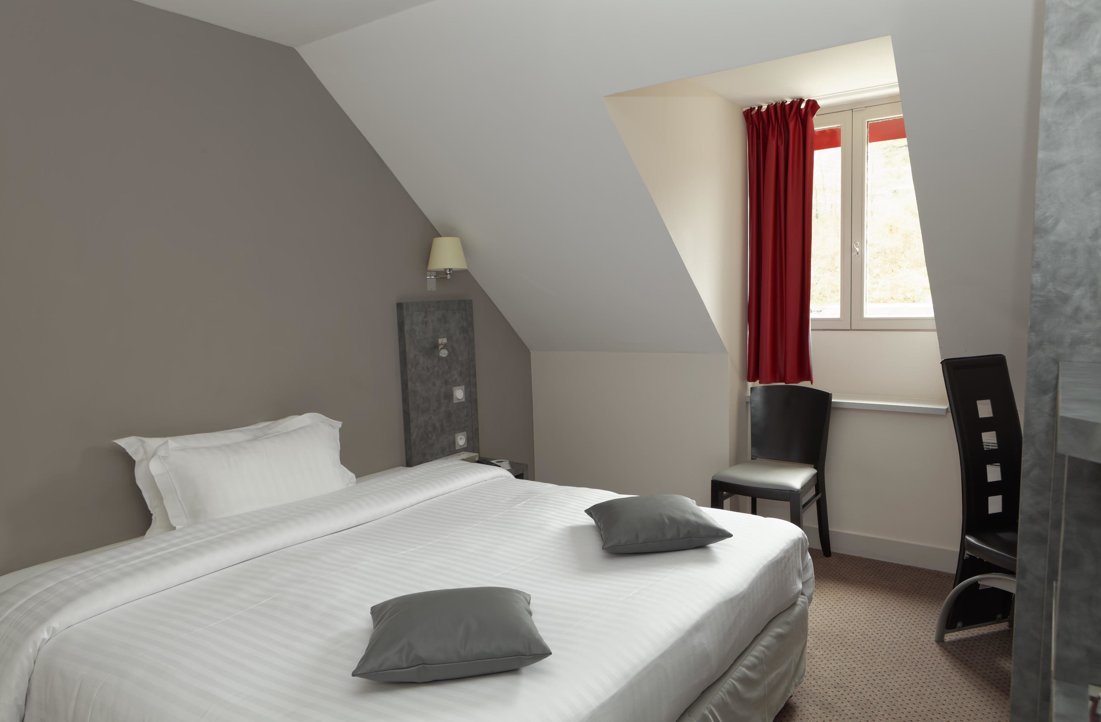 classic double room | premium bedding, in-room safe, desk, blackout curtains