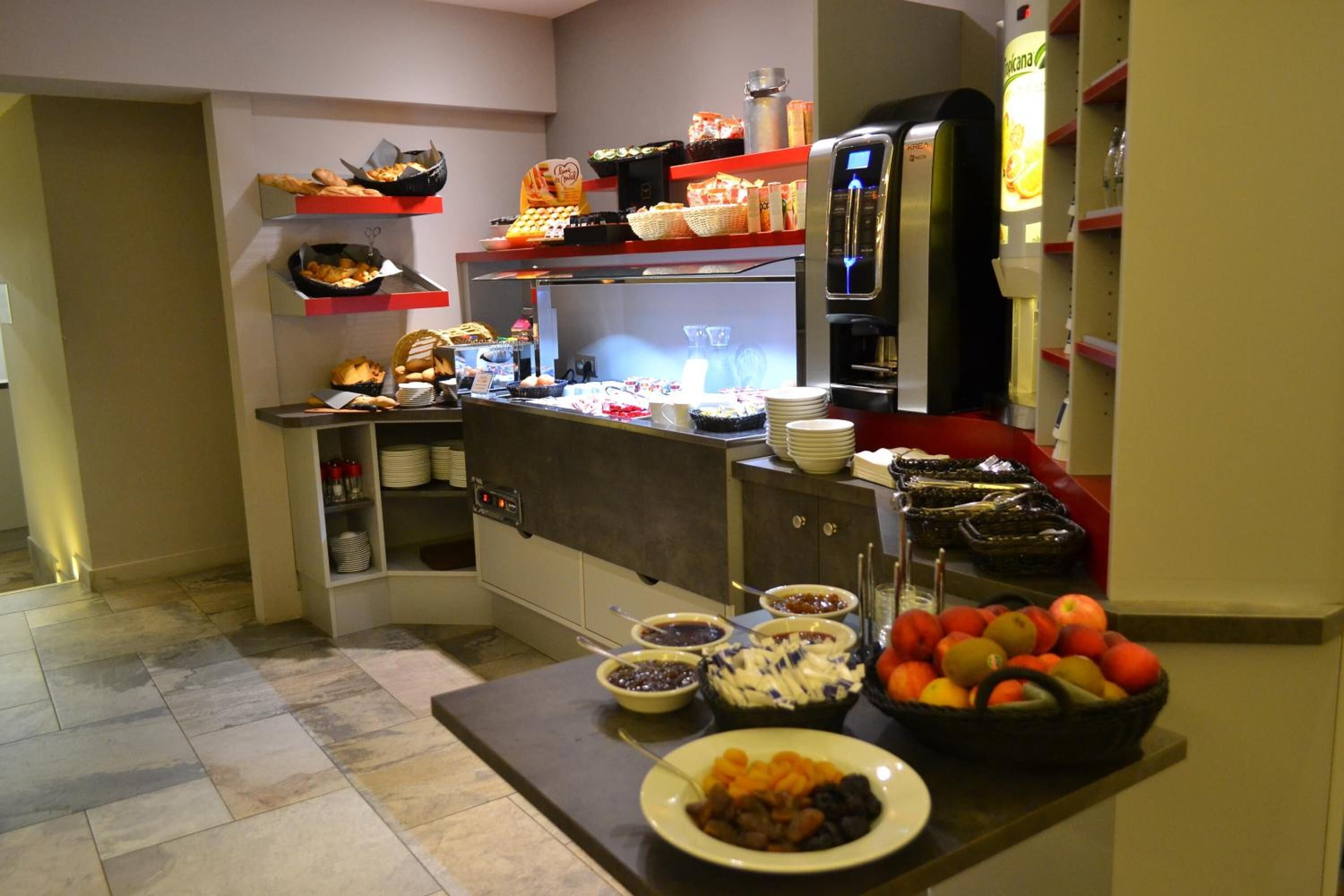 breakfast, lunch, dinner served; regional cuisine