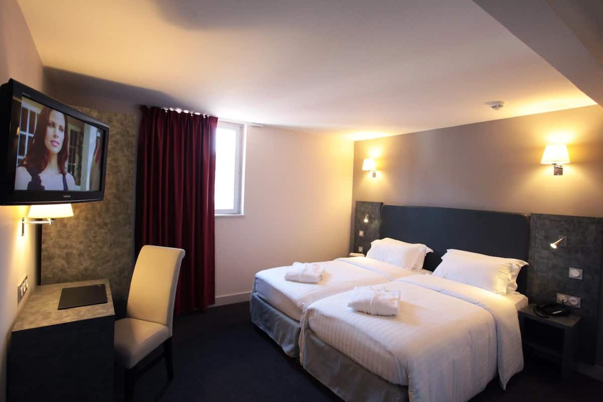 premium bedding, in-room safe, desk, blackout curtains