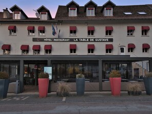 Façade de l’hébergement - soirée/nuit